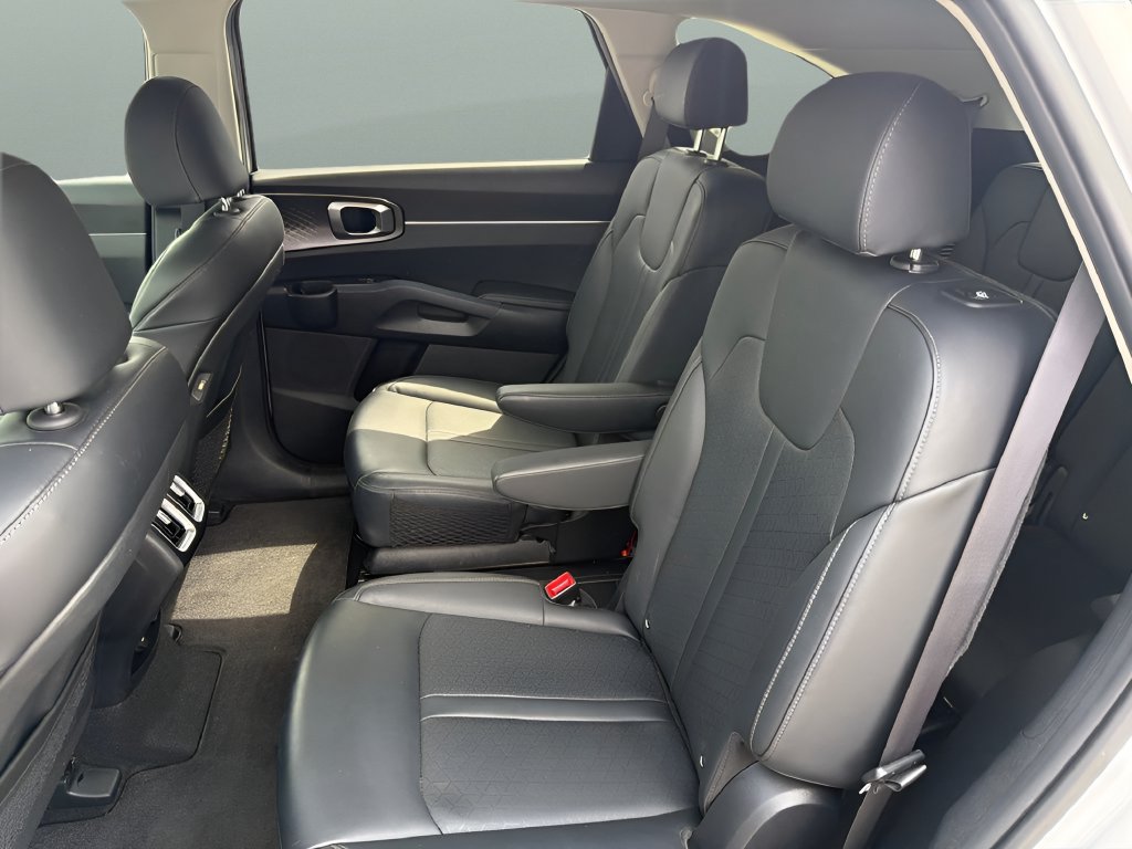 Used 2023 Kia Sorento EX AWD/4WD image 18