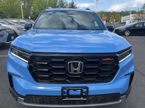 Used 2025 Honda Pilot TrailSport image 2