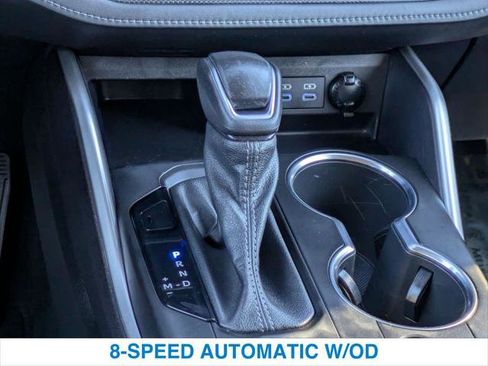 Used 2022 Toyota Highlander LE image 19