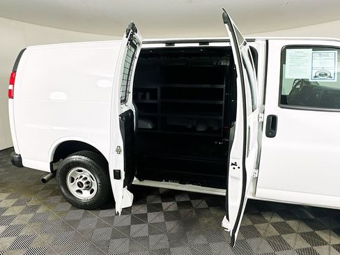 Used 2023 GMC Savana 2500 w/ Driver Convenience Package image 12