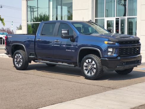 Used 2021 Chevrolet Silverado 2500 Custom w/ Custom Value Package AWD/4WD image 3