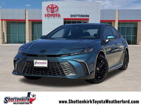 Used 2026 Toyota Camry SE w/ Convenience Package FWD image 1