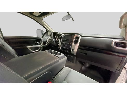 Used 2017 Nissan Titan SV AWD/4WD image 18
