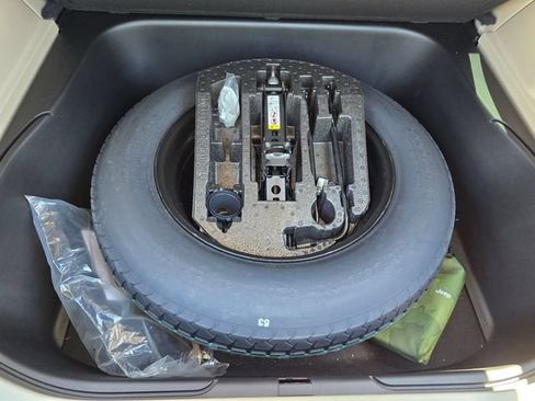 Used 2022 Jeep Grand Cherokee Laredo E RWD image 40