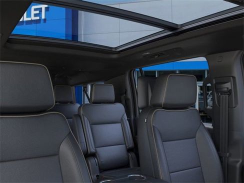 New 2026 Chevrolet Suburban Premier image 24