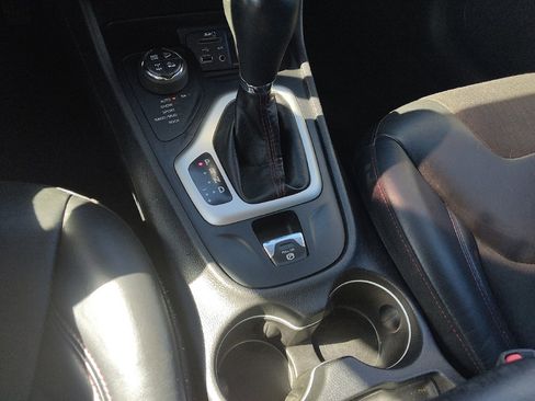 Used 2018 Jeep Cherokee Trailhawk image 26