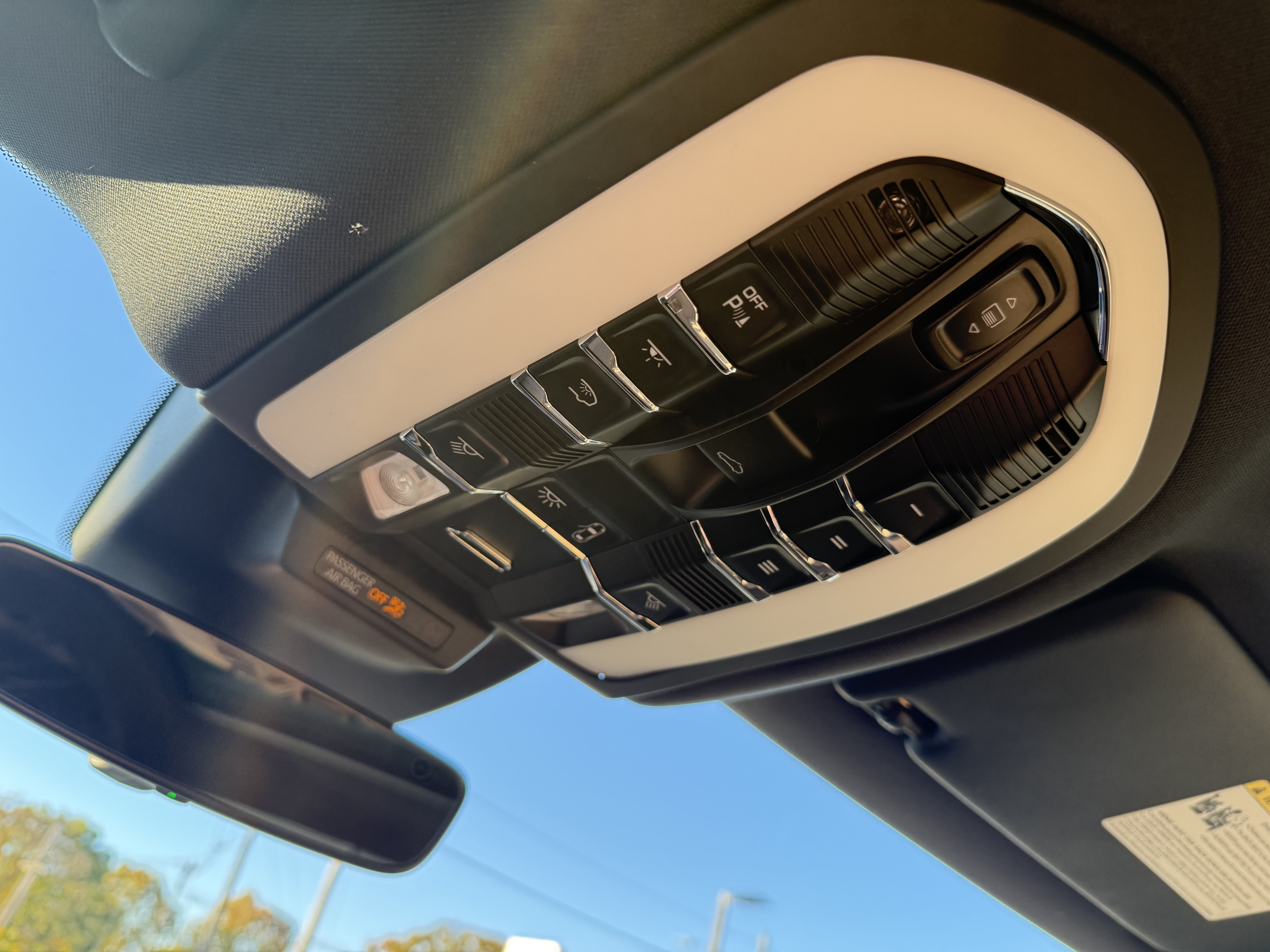 Certified 2023 Porsche Macan S AWD/4WD image 29