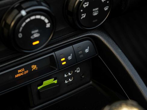 Used 2020 MAZDA MX-5 Miata Club image 21