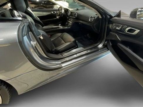 Used 2018 Mercedes-Benz SL 550 image 12