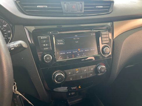 Used 2019 Nissan Rogue Sport FWD image 17