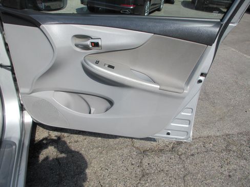 Used 2012 Toyota Corolla LE w/ Premium Pkg FWD image 17