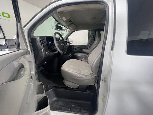 Used 2013 GMC Savana 2500 LT w/ LT Preferred Equipment Group RWD image 14