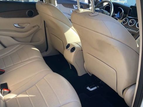 Used 2019 Mercedes-Benz GLC 300 4MATIC w/ Premium Package image 19