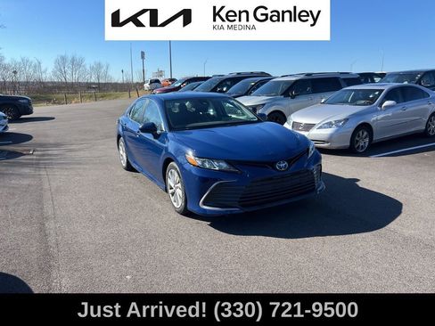 Used 2023 Toyota Camry LE image 3