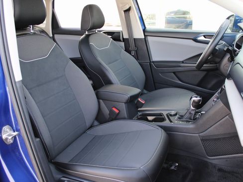 Certified 2023 Volkswagen Taos SE w/ Panoramic Sunroof Package image 26