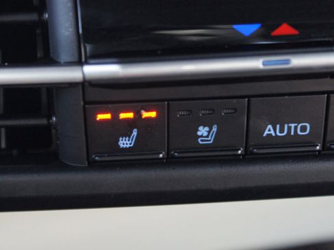 Used 2024 Toyota Sienna Platinum image 9