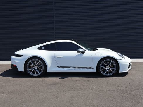 Certified 2025 Porsche 911 Carrera T RWD image 9