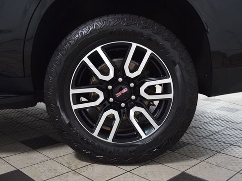 Used 2024 GMC Yukon AT4 AWD/4WD image 30