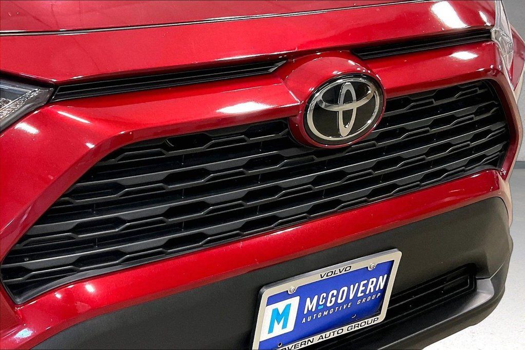 Used 2021 Toyota RAV4 LE w/ Carpet Mat Package (TMS) AWD/4WD image 32