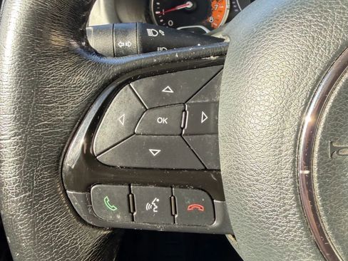 Used 2018 Jeep Renegade Altitude image 19