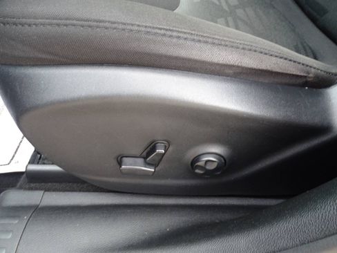 Used 2019 Jeep Cherokee 4WD Latitude image 11