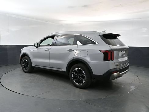 Certified 2024 Kia Sorento S w/ Panoramic Sunroof Package AWD/4WD image 3