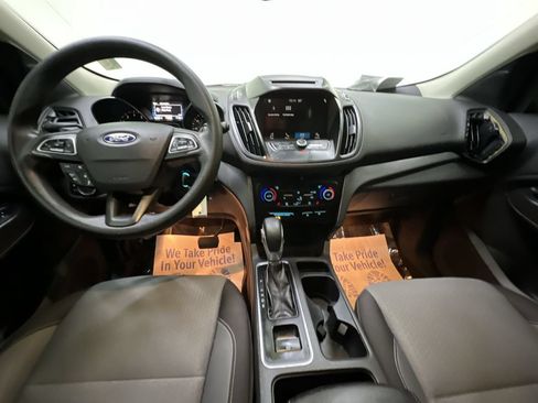 Used 2018 Ford Escape SE w/ Ford Safe & Smart Package FWD image 18