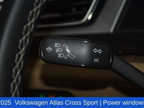 Used 2025 Volkswagen Atlas Cross Sport SE FWD image 10