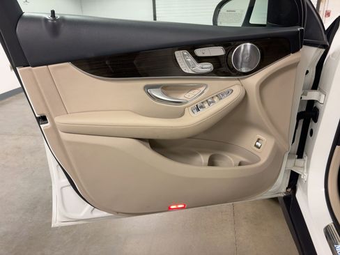 Used 2020 Mercedes-Benz GLC 300 image 13