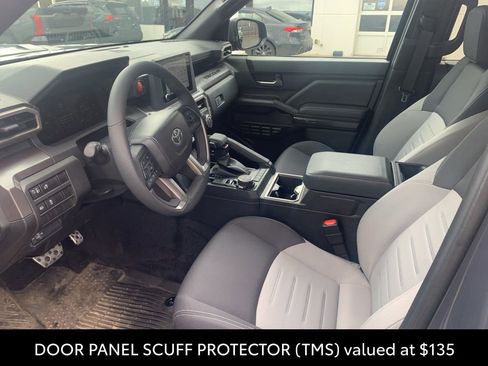 Used 2025 Toyota Tacoma TRD Sport image 8