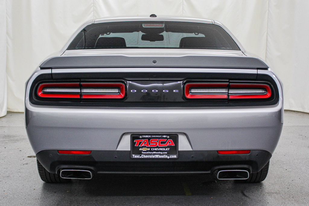 Used 2016 Dodge Challenger R/T RWD image 8