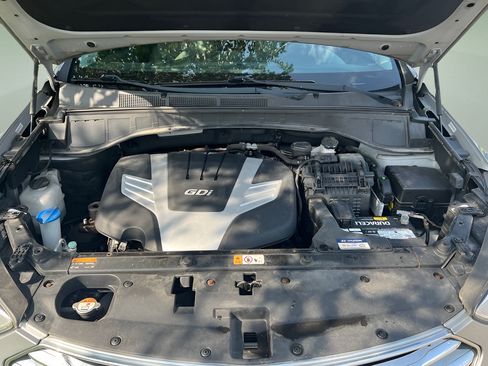 Used 2014 Hyundai Santa Fe GLS FWD image 9