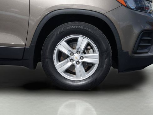 Used 2020 Chevrolet Trax LS w/ Tint and Cruise Package FWD image 4