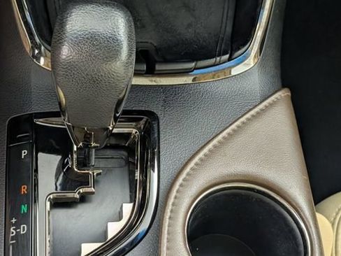 Used 2013 Toyota Avalon XLE Premium FWD image 19