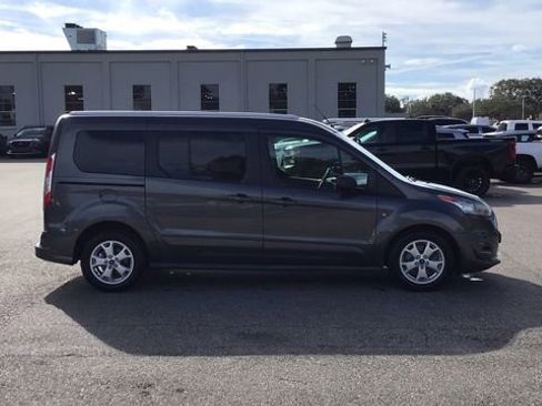 Certified 2017 Ford Transit Connect XLT image 4