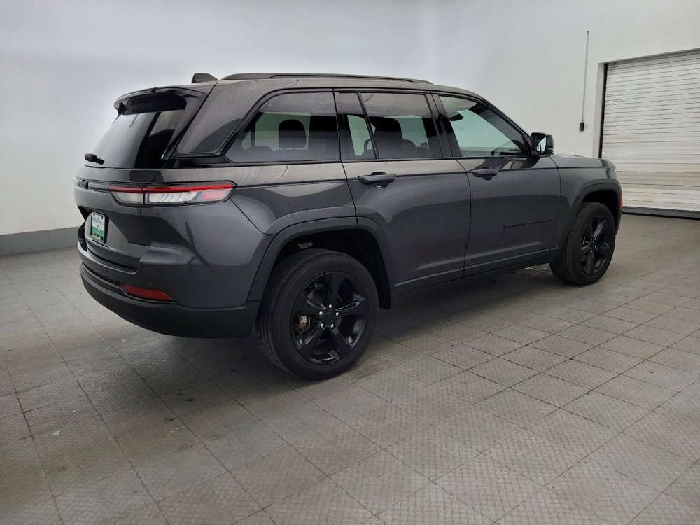 Used 2023 Jeep Grand Cherokee Altitude AWD/4WD image 10