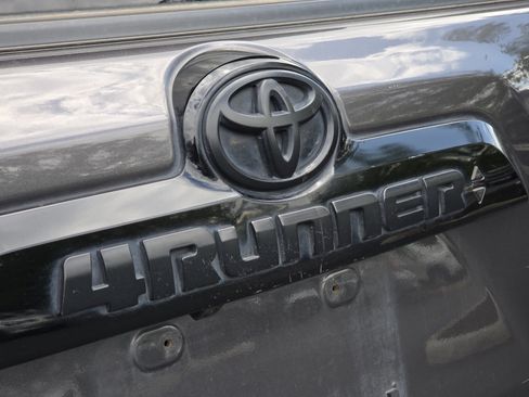 Used 2020 Toyota 4Runner Venture w/ Moonroof Package AWD/4WD image 17