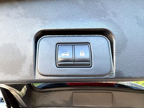 Used 2022 Nissan Rogue SL w/ SL Premium Package image 24