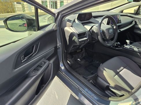 Used 2024 Toyota Prius LE FWD image 19