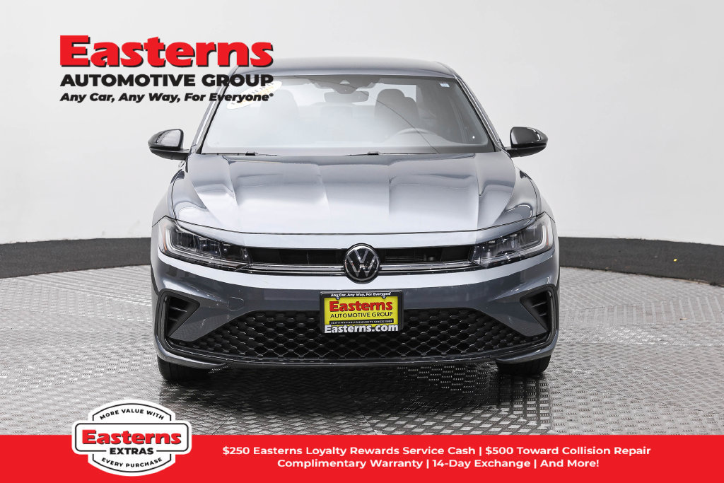 Used 2025 Volkswagen Jetta Sport FWD image 3
