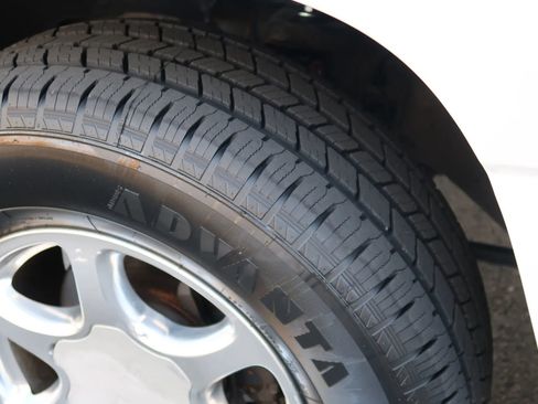 Used 2004 GMC Yukon XL SLT w/ Preferred Equipment Group image 9