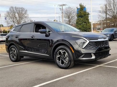 Used 2025 Kia Sportage LX image 4