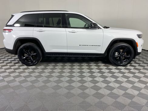 Used 2024 Jeep Grand Cherokee Limited w/ Luxury Tech Group II AWD/4WD image 21