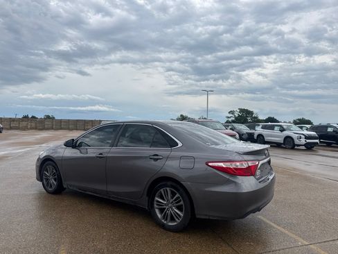 Used 2017 Toyota Camry SE FWD image 14