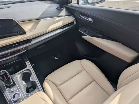 Used 2025 Cadillac XT4 Premium Luxury image 18