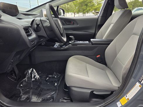 Used 2024 Toyota Prius LE FWD image 10