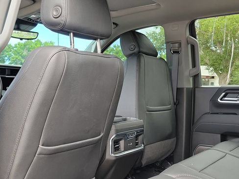 Used 2025 GMC Sierra 3500 Denali w/ Denali Reserve Package AWD/4WD image 14