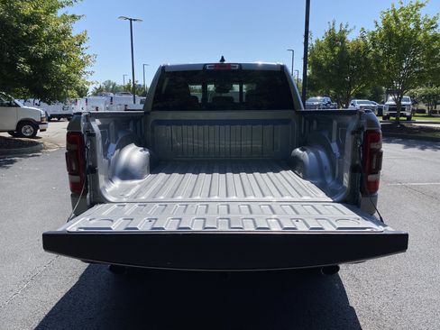 Used 2022 RAM 1500 Laramie AWD/4WD image 11