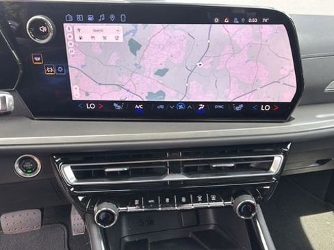 Used 2024 Chevrolet Traverse LT w/ Enhanced Driving Package FWD image 24