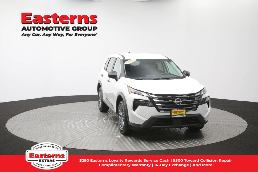 Used 2024 Nissan Rogue S AWD/4WD image 19